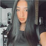 Universitaria che studia designe della comunicazione , diplomata nelle superiori con i pieni voti, appassionata di storia e letteratura italiana